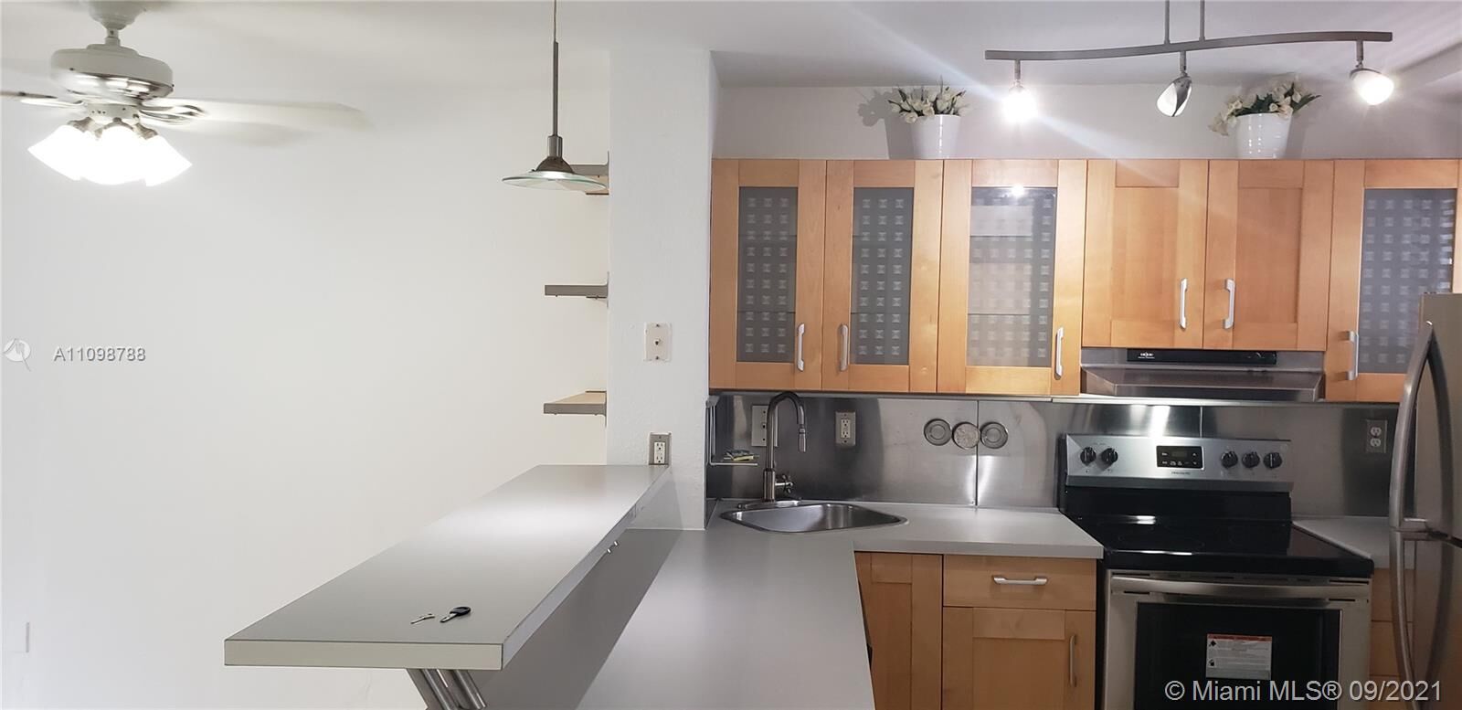 Property Photo: 1615 West Ave 304 FL 33139