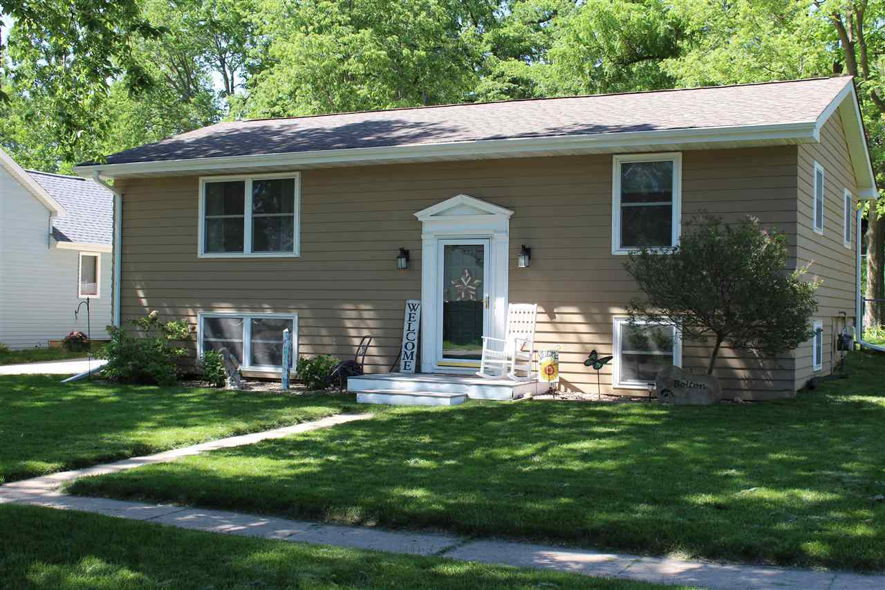 Property Photo:  415 NE 2nd Avenue  IA 50677 