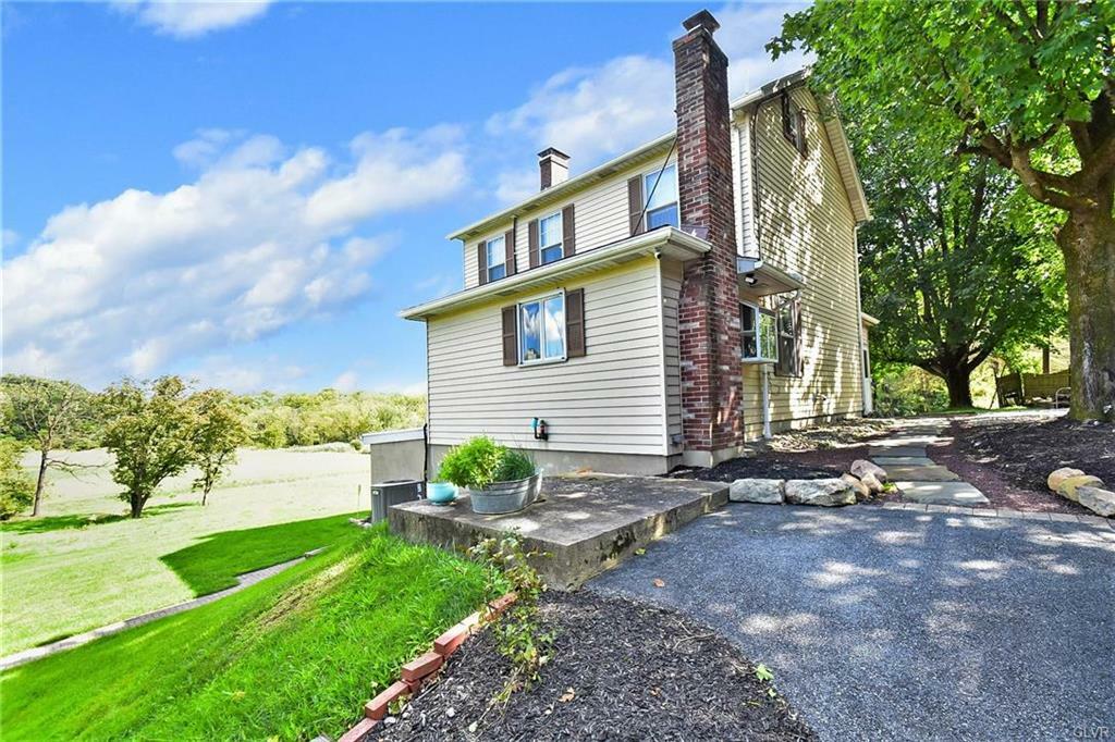 Property Photo:  2860 Kreidersville Road  PA 18067 