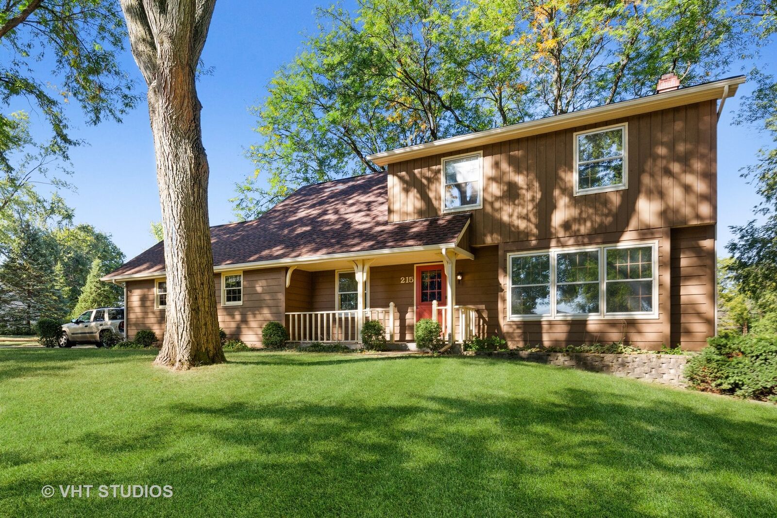 Property Photo:  215 Howard Avenue  IL 60118