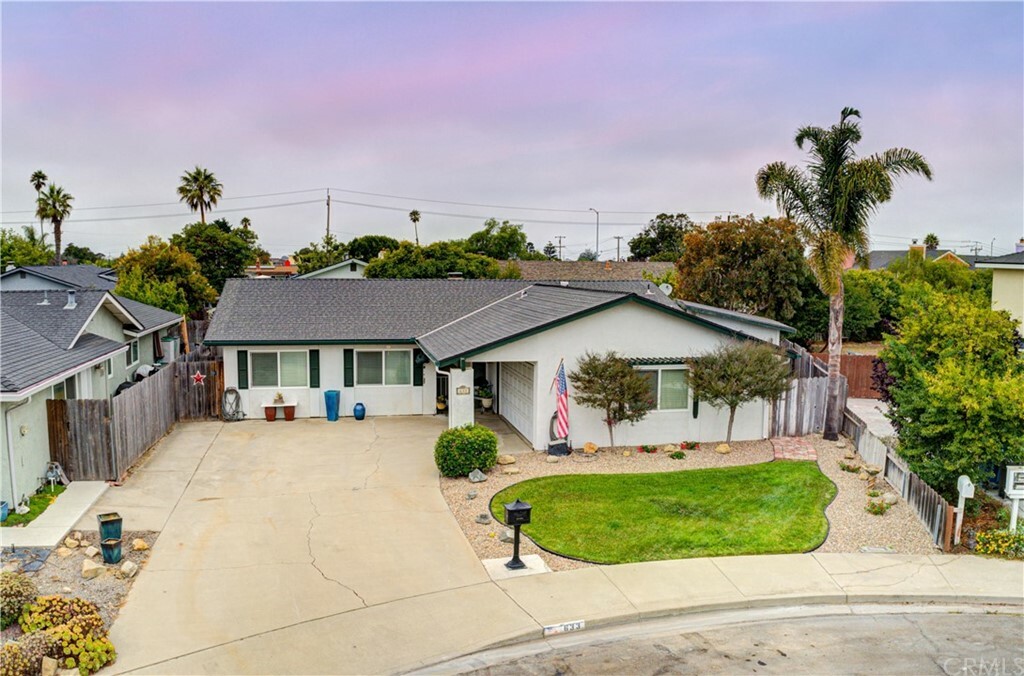 Property Photo:  633 Garfield Place  CA 93420 