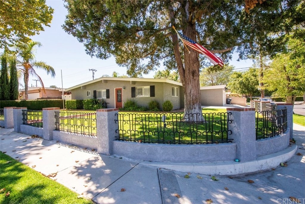 Property Photo:  27573 Santa Clarita Road  CA 91350 