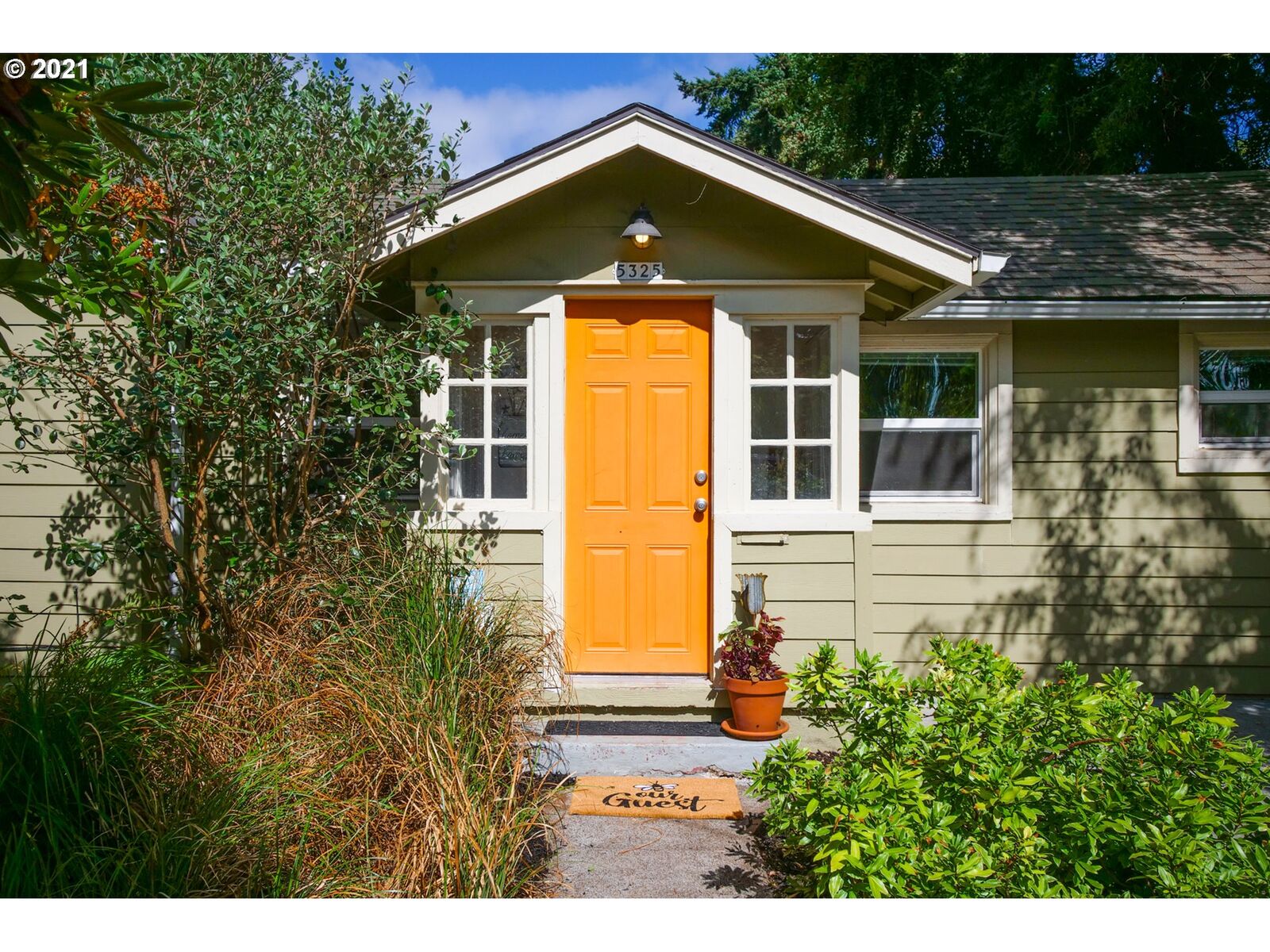 Property Photo:  5325 N Fessenden St  OR 97203 