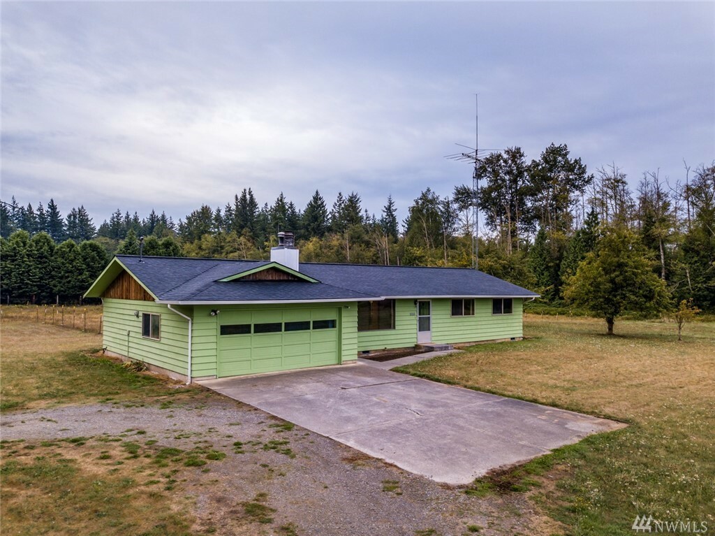 Property Photo:  3055 Loomis Trail Rd  WA 98240 