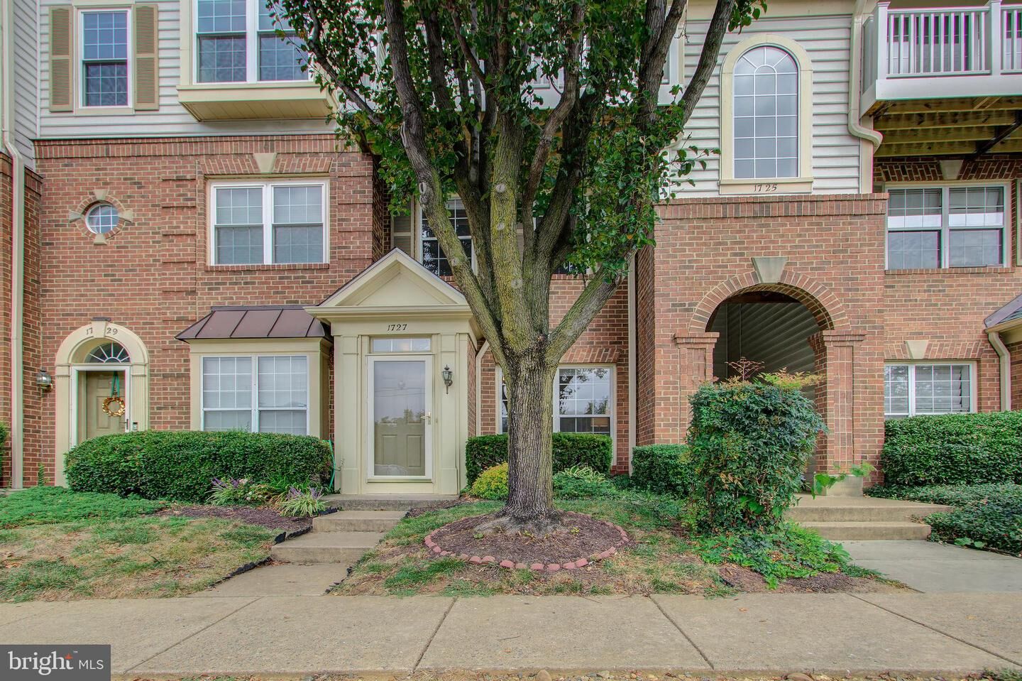 Property Photo: 1727 Braddock Place VA 22302