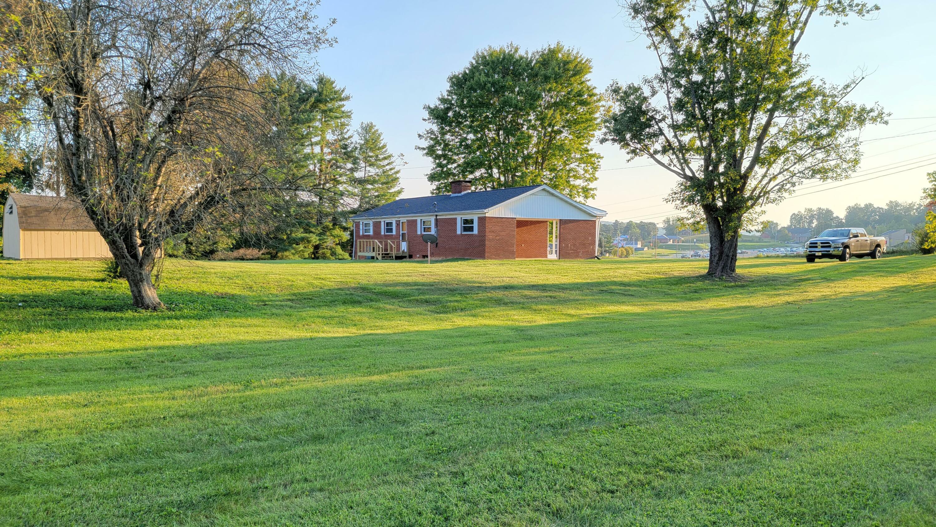 Property Photo:  610 Russell Rd  TN 37825 