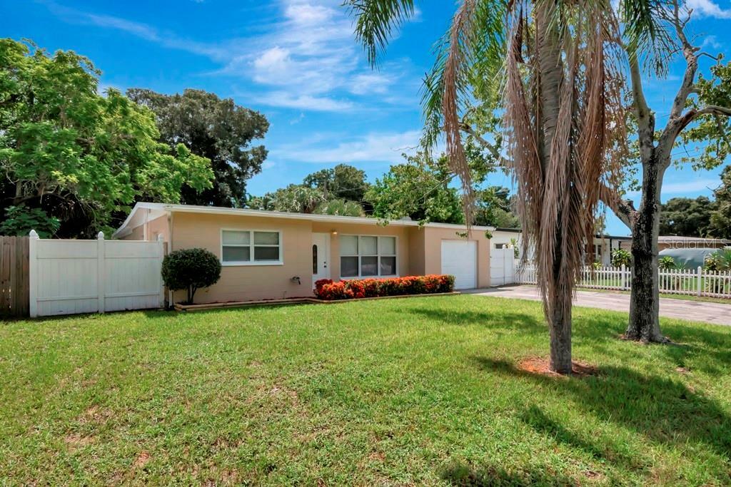 Property Photo:  9232 90th Avenue  FL 33777 