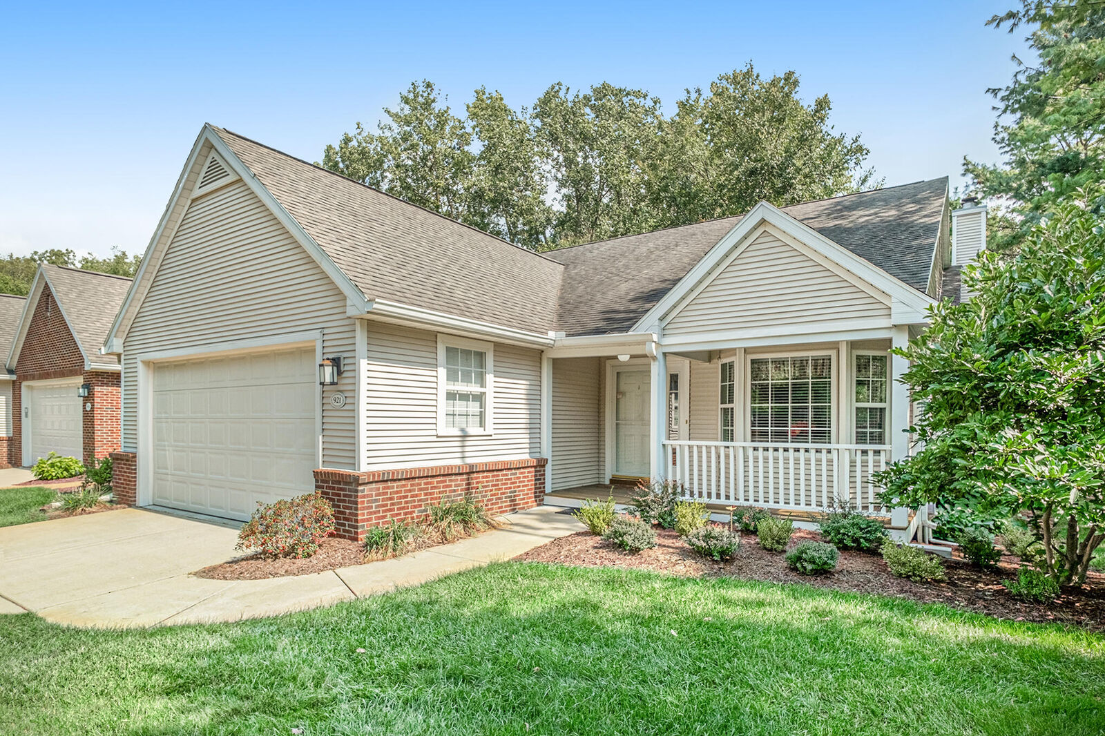 Property Photo:  921 Oakbrook Drive  MI 49203 