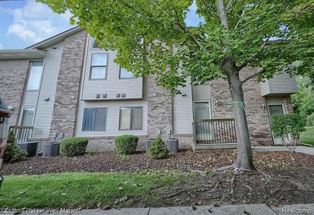 Property Photo: 42790 Lilley Pointe Drive MI 48187