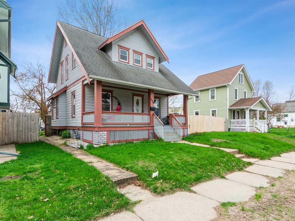 Property Photo:  1509 6th Avenue SE  IA 52403 