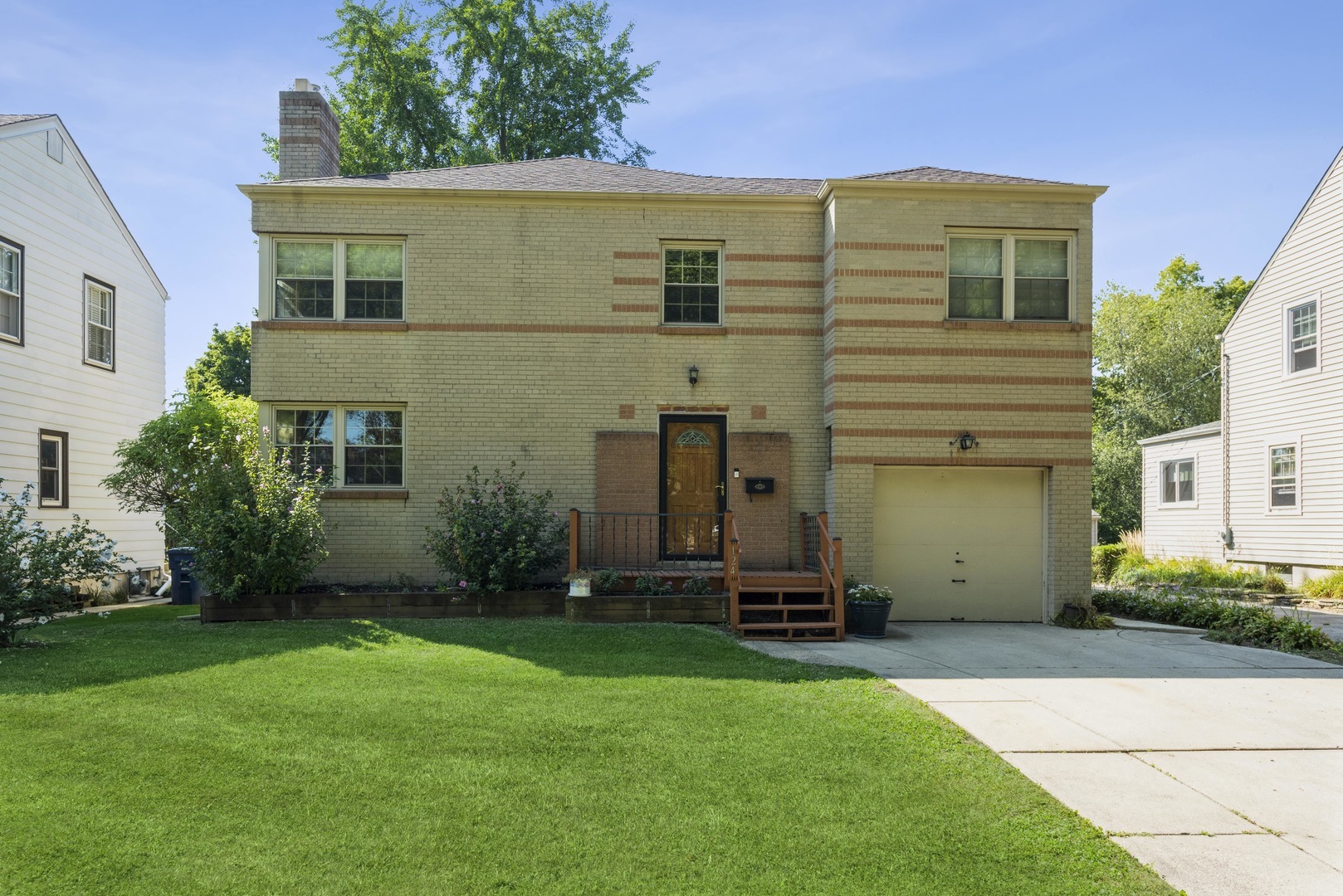 Property Photo:  124 N Third Avenue  IL 60016 