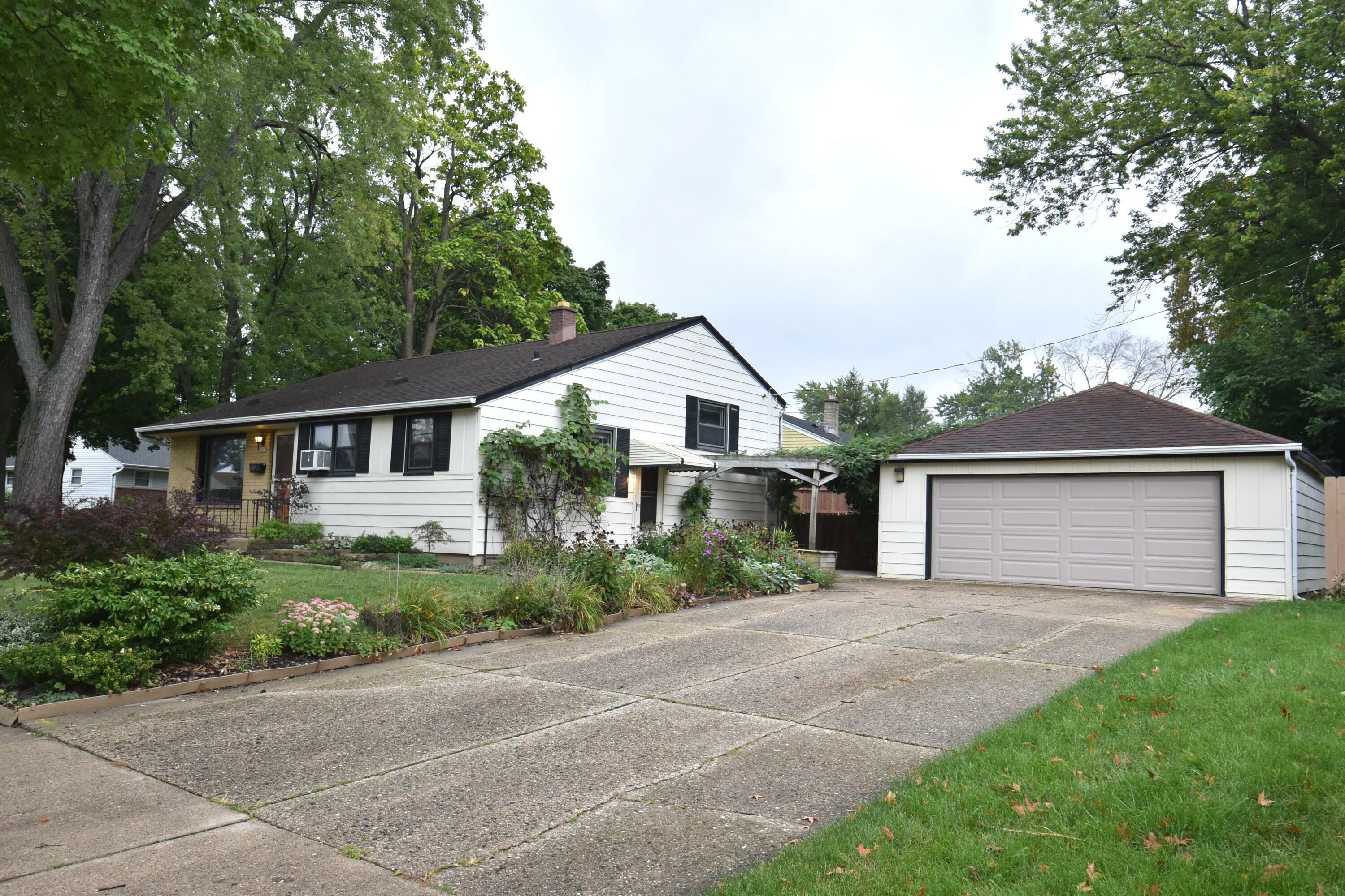 Property Photo: 9607 W Melvina St WI 53222