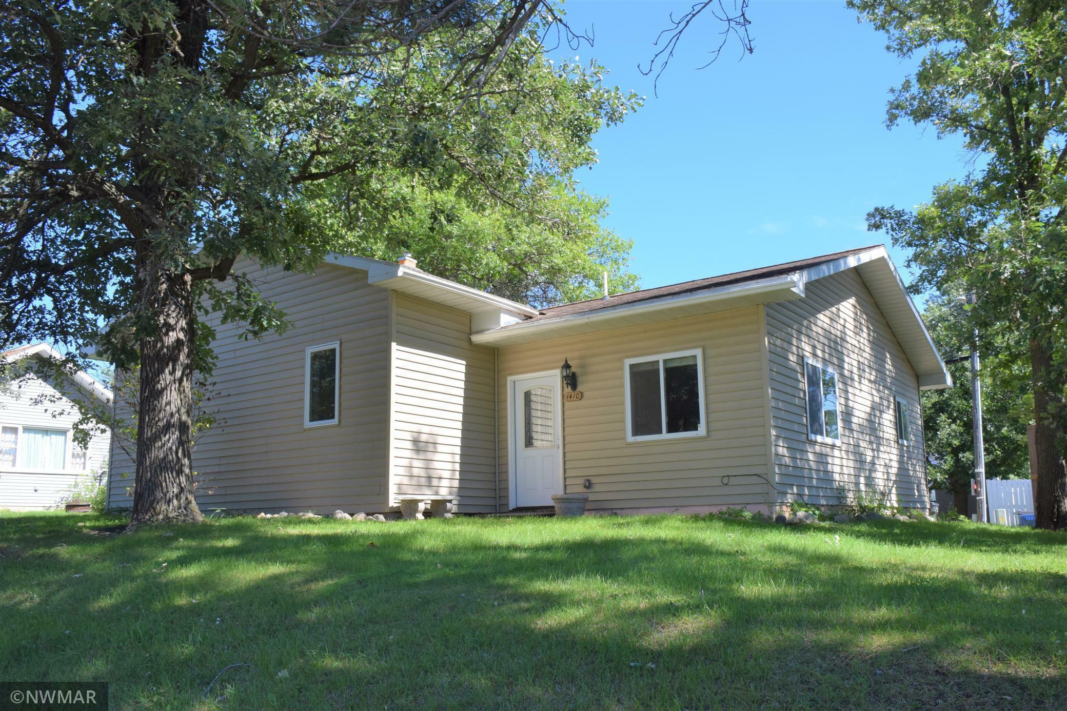 Property Photo:  1410 Irvine Avenue NW  MN 56601 