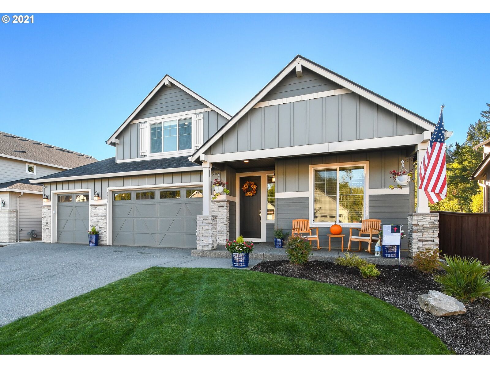 Property Photo: 1009 S 50th Ct WA 98642