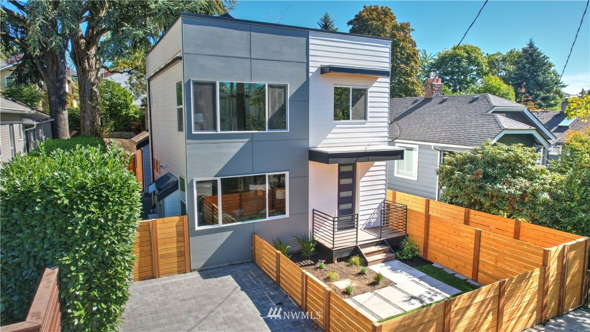 Property Photo: 418 14th Avenue A WA 98122