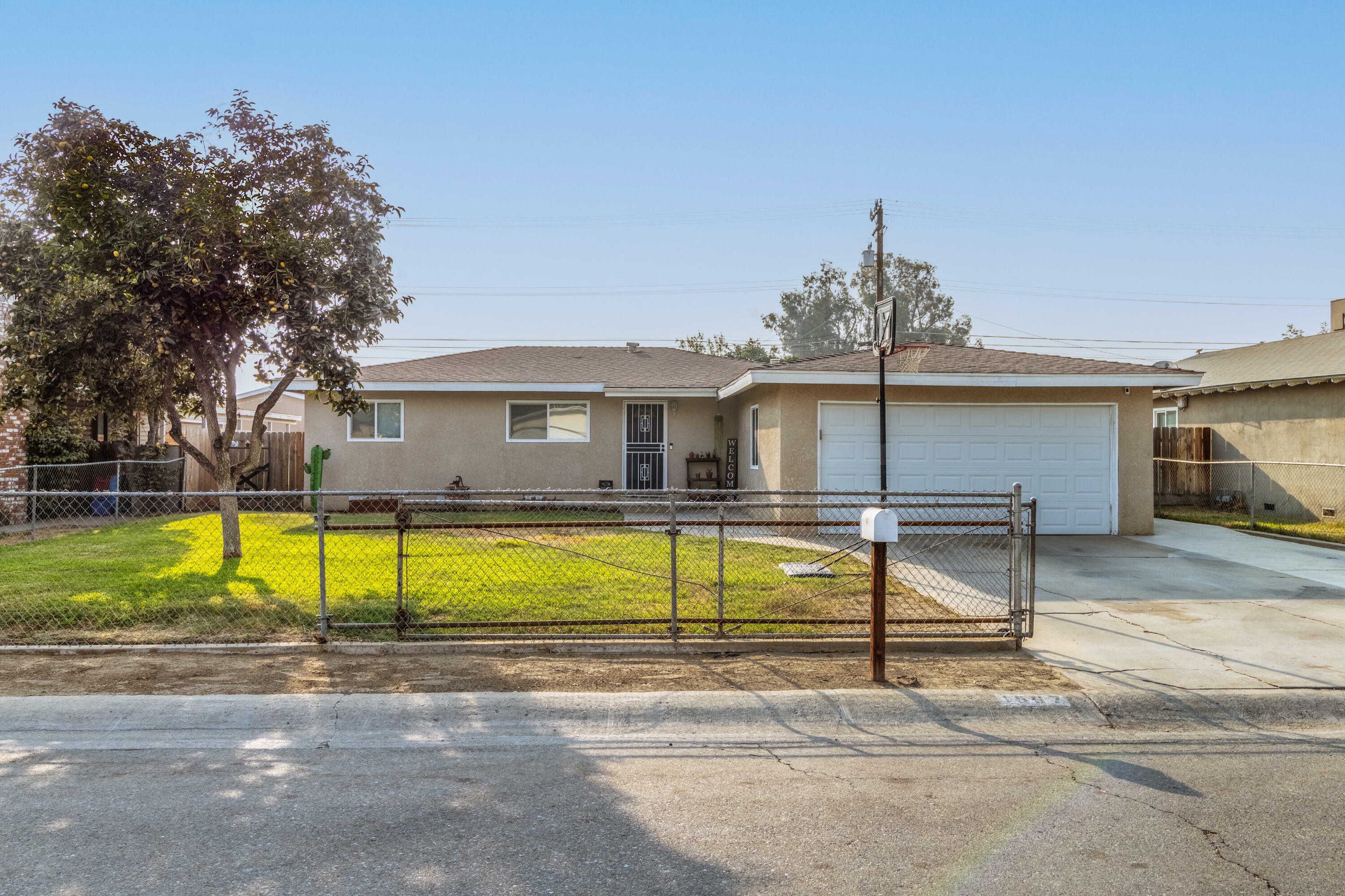 1567 S Spruce Street  Tulare CA 93274 photo