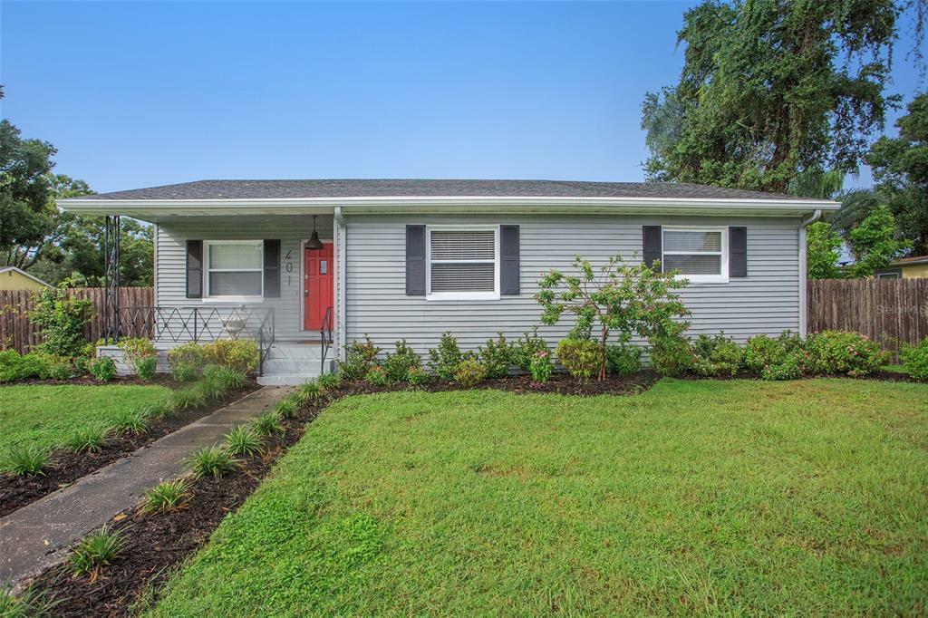 Property Photo: 401 61st Avenue NE FL 33703