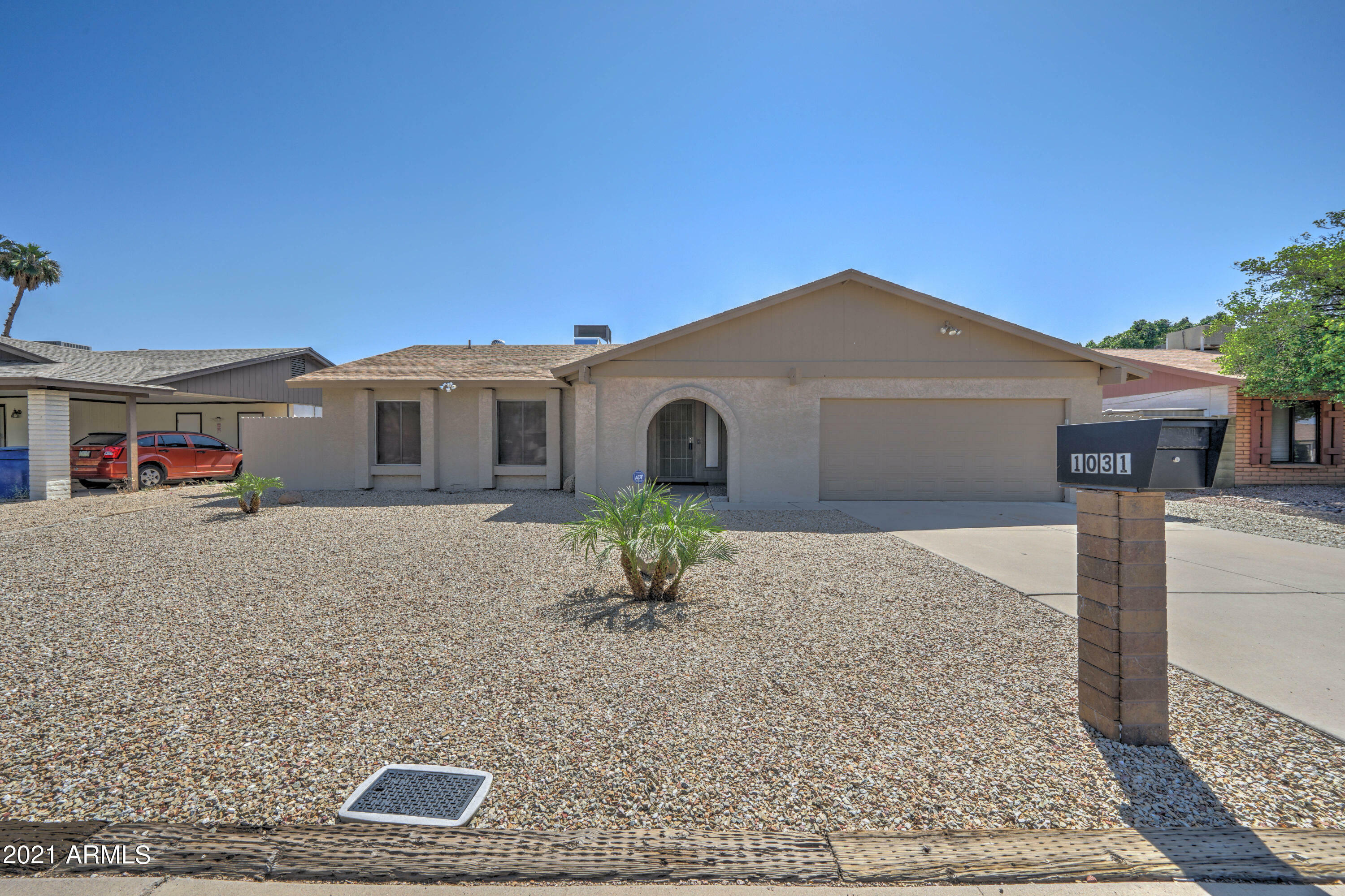 Property Photo:  1031 W Hermosa Drive  AZ 85282 