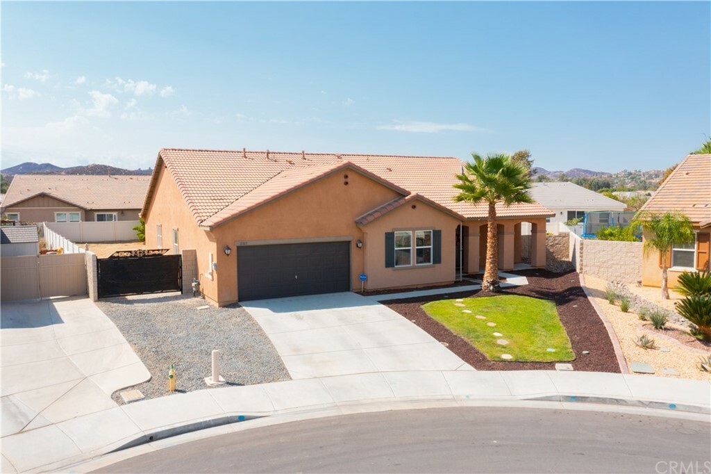 Property Photo:  31811 Quilt Way  CA 92584 