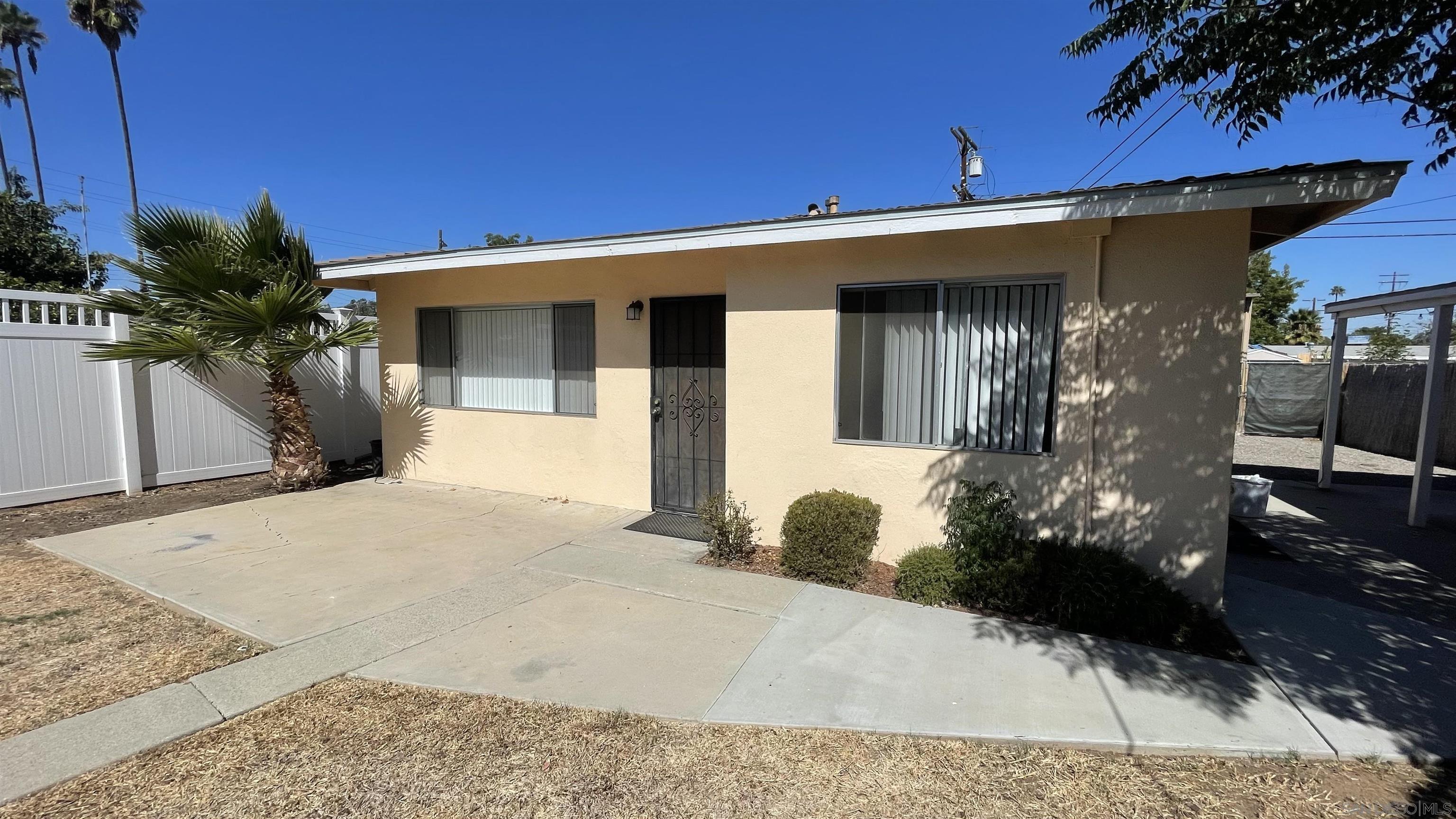 Property Photo: 622 W 11th Ave CA 92025
