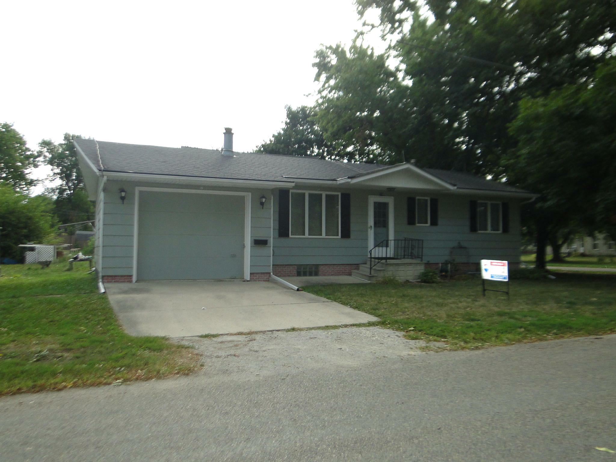 Property Photo:  716 Deckor Street  IA 50130 