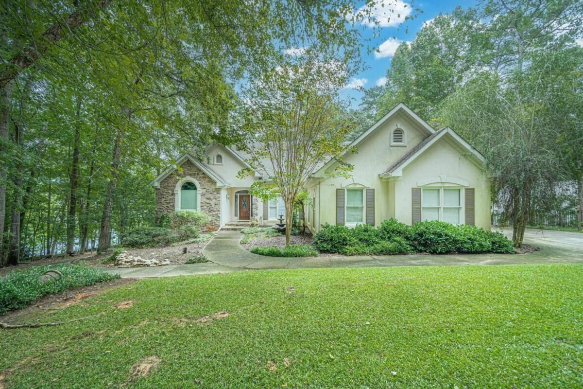 Property Photo: 112 Long Shoals Circle GA 31024