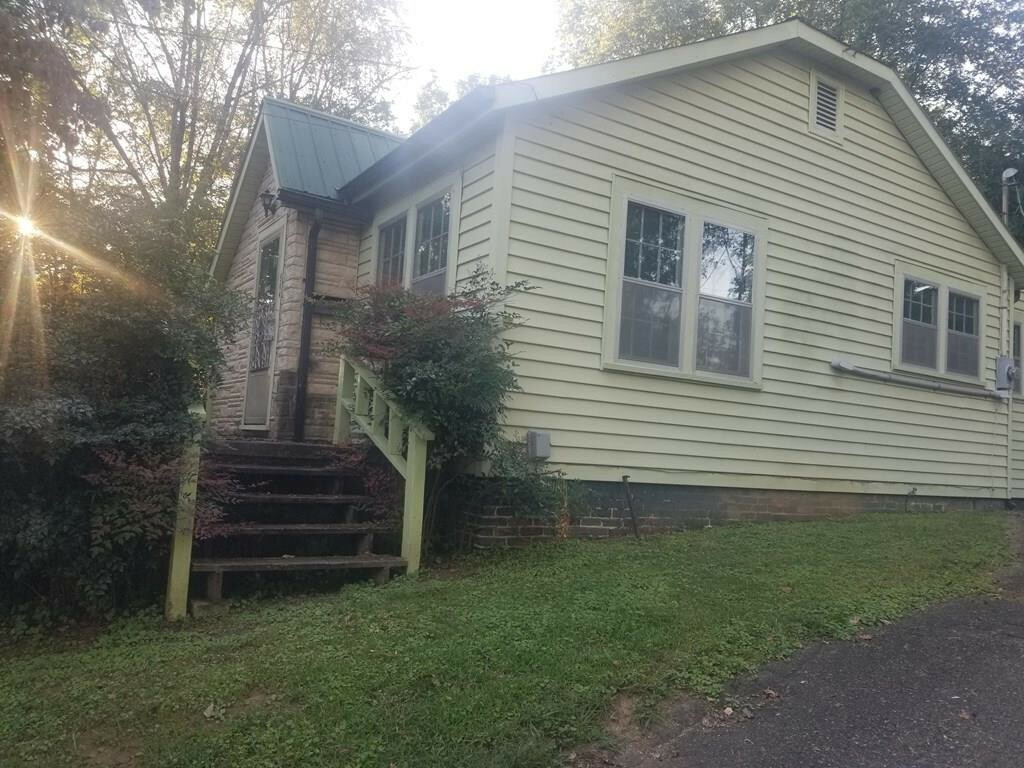 Property Photo:  504 W College Street  TN 37303 