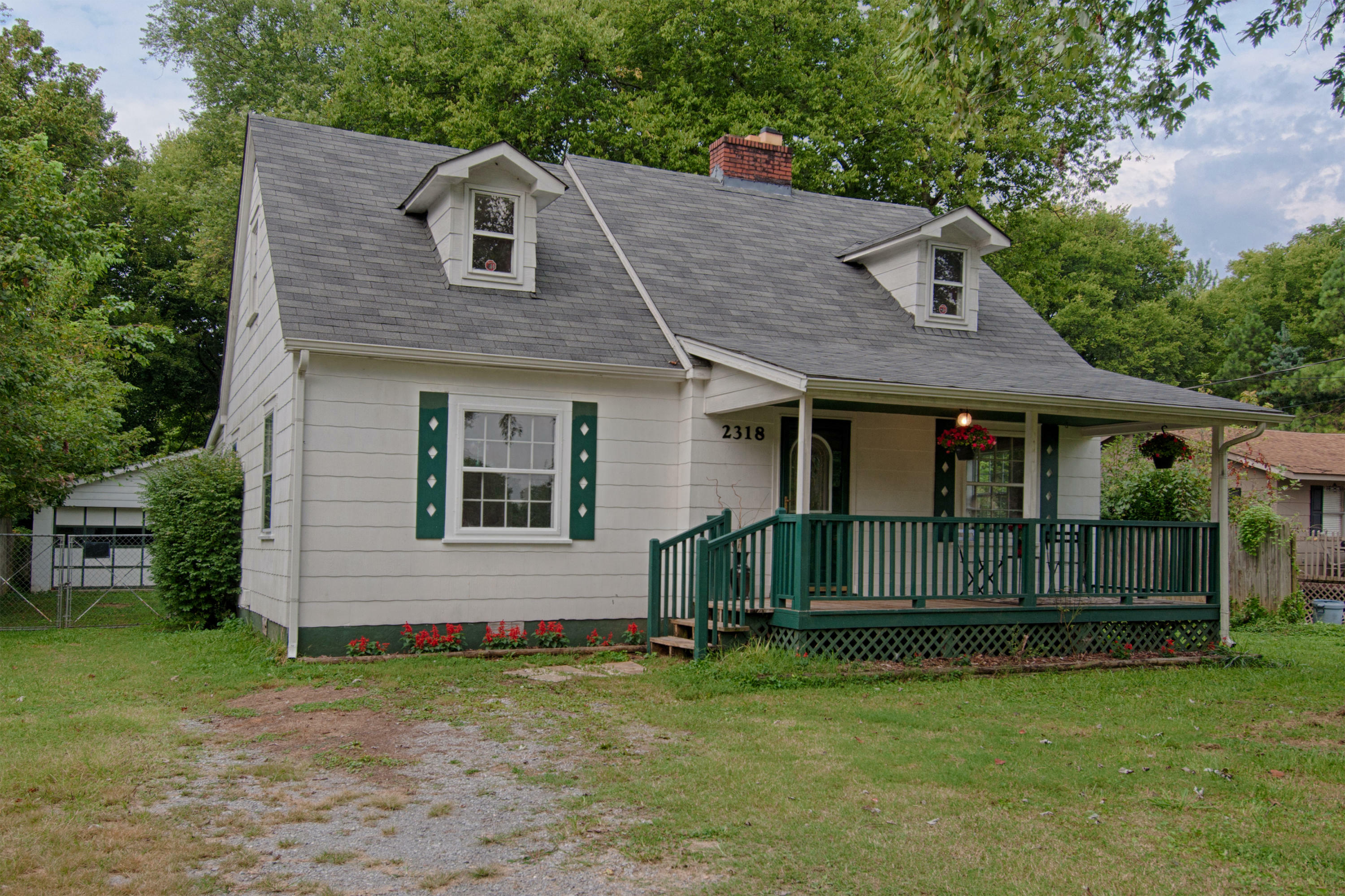 Property Photo:  2318 Croydon Rd  TN 37921 