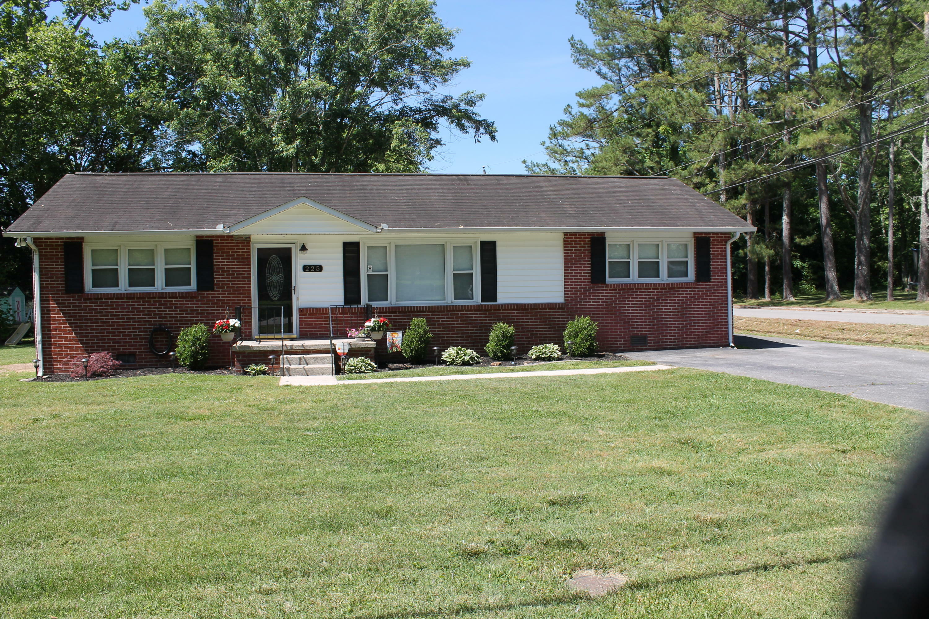 225 Woodlawn Drive  Kingston TN 37763 photo