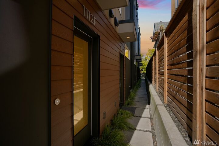 Property Photo: 1112 13th Ave F WA 98122