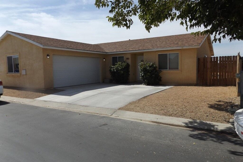 Property Photo:  24943 Paseo Robles  CA 92311 