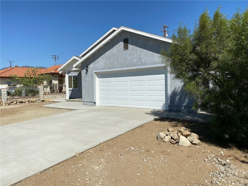 Property Photo:  2875 N Colima Avenue  CA 92405 