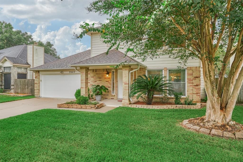 Property Photo: 7527 Cavesson Drive TX 77433