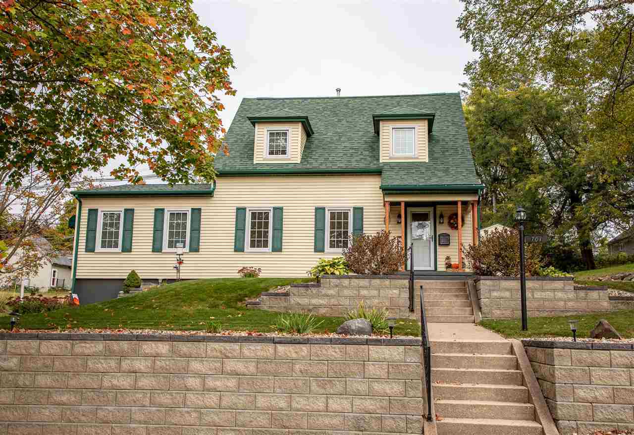 Property Photo:  701 NE 1st Avenue  IA 50677 