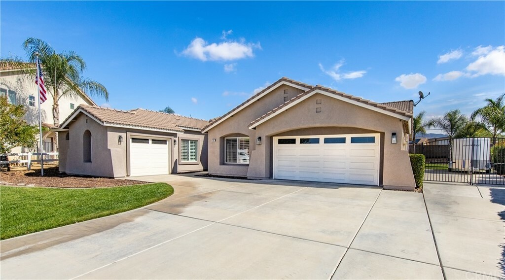 Property Photo:  12921 Rhonda Fleming Court  CA 92399 