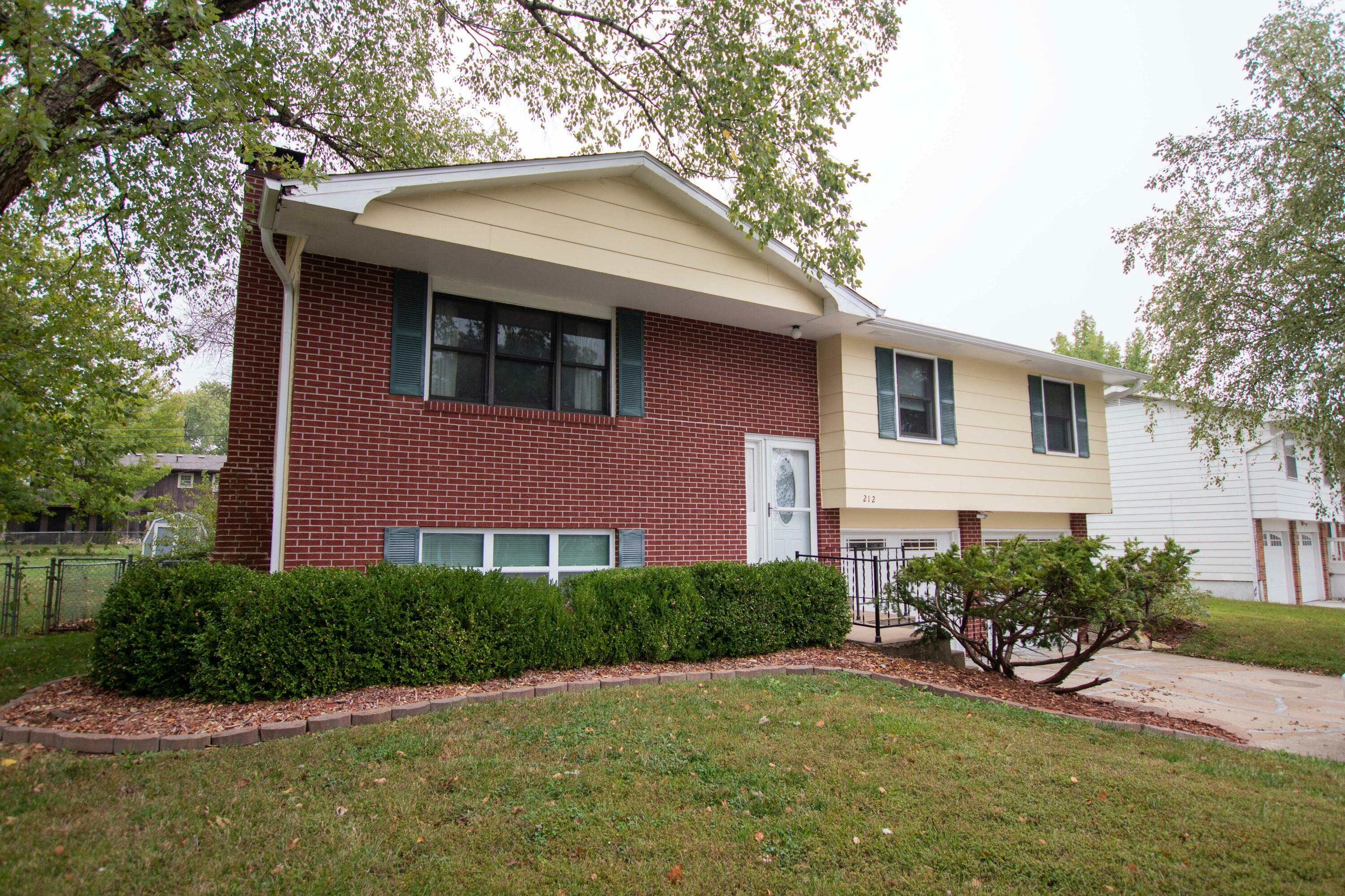 212 Snead Dr  Columbia MO 65202 photo