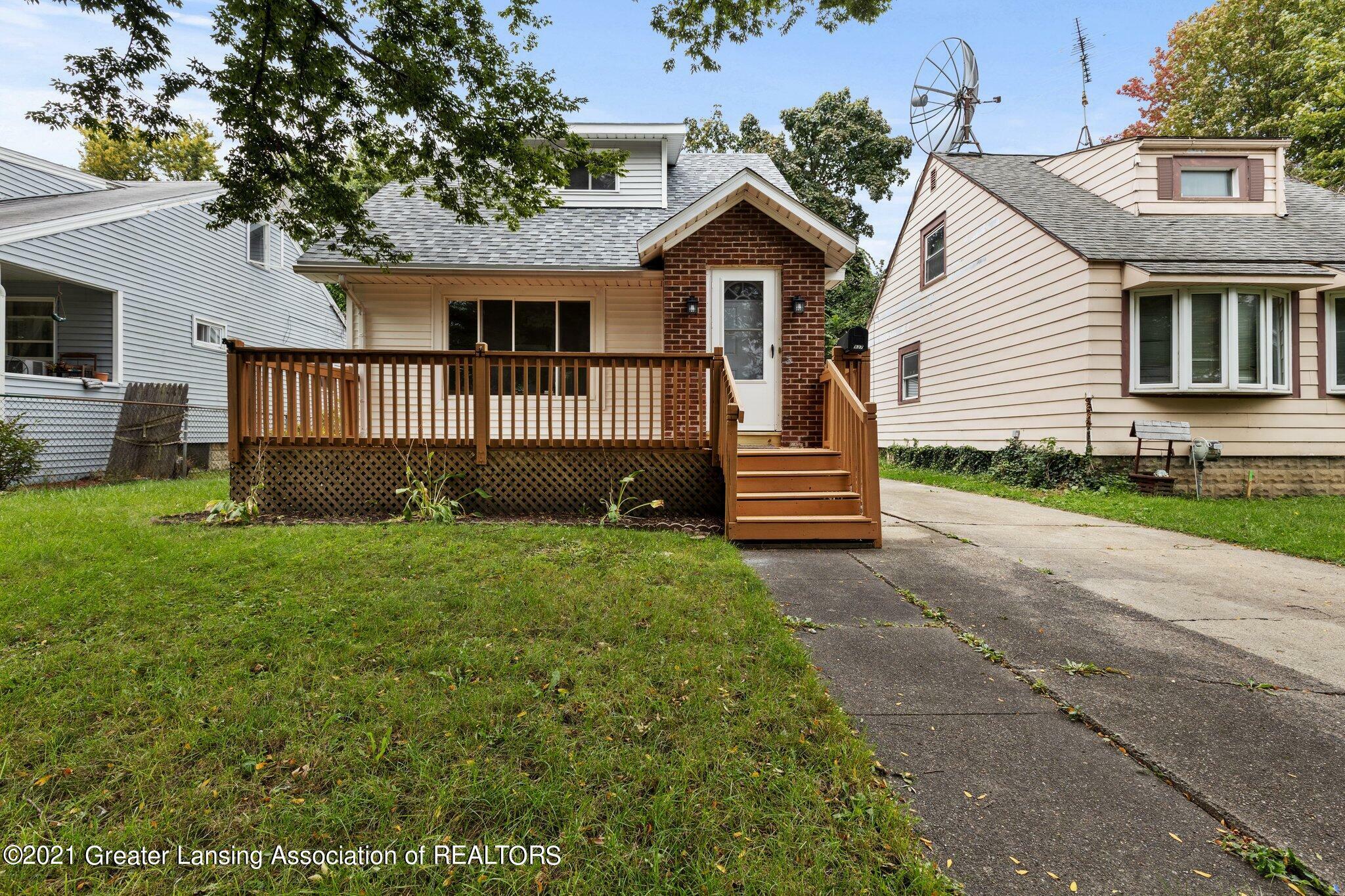 Property Photo:  937 Cleo Street  MI 48915 