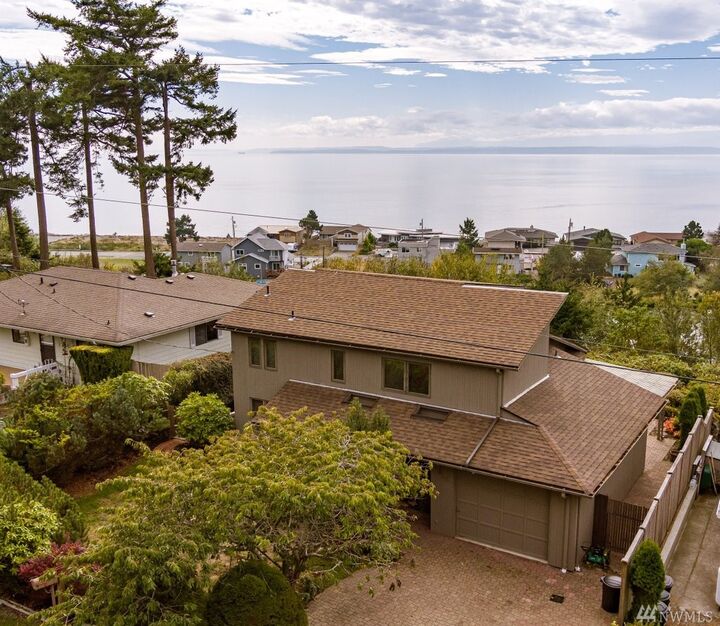 Property Photo:  1314 Farragut Dr  WA 98239 