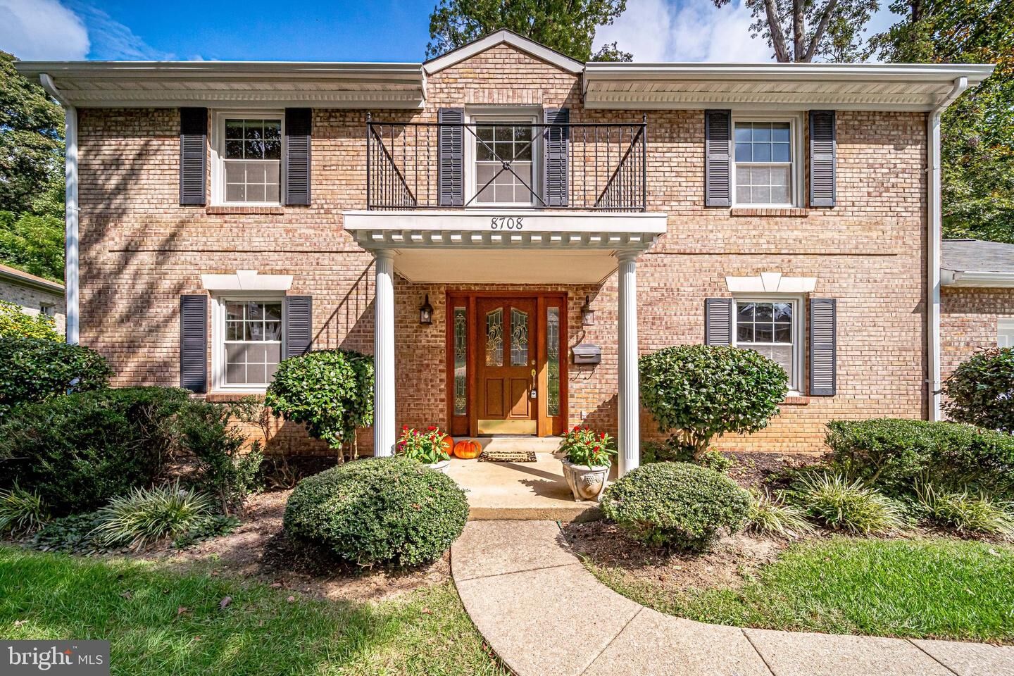 Property Photo: 8708 Chippendale Court VA 22003