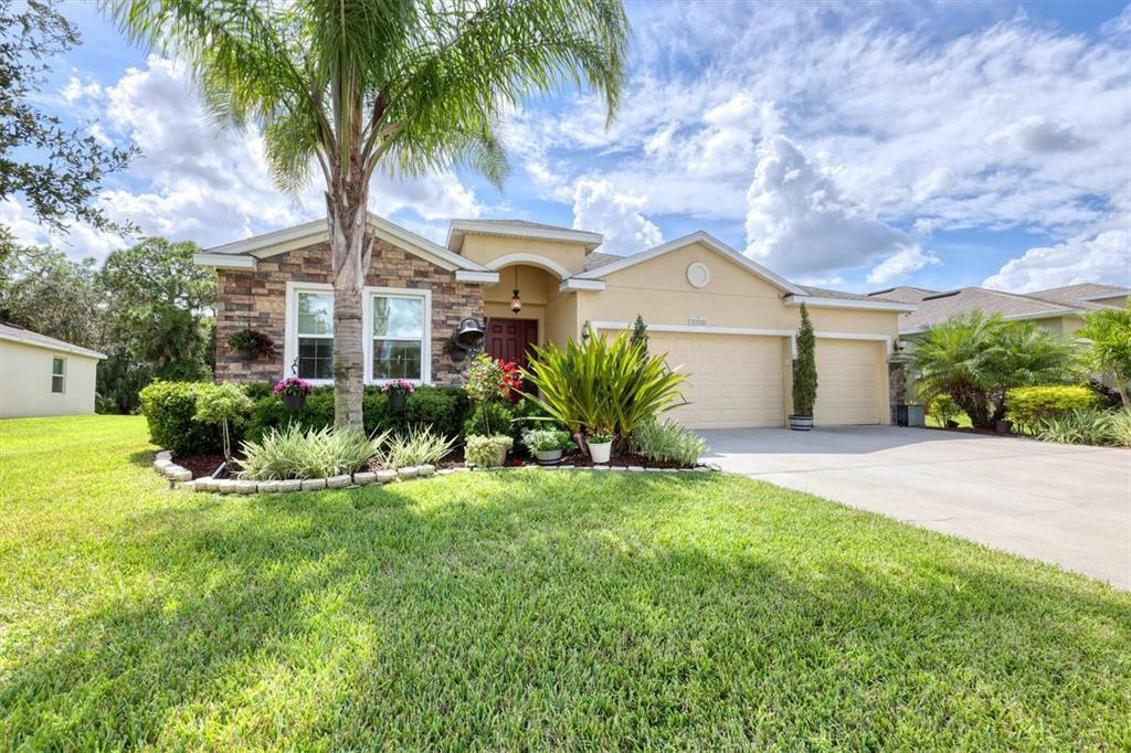 Property Photo: 15524 High Bell Place FL 34212