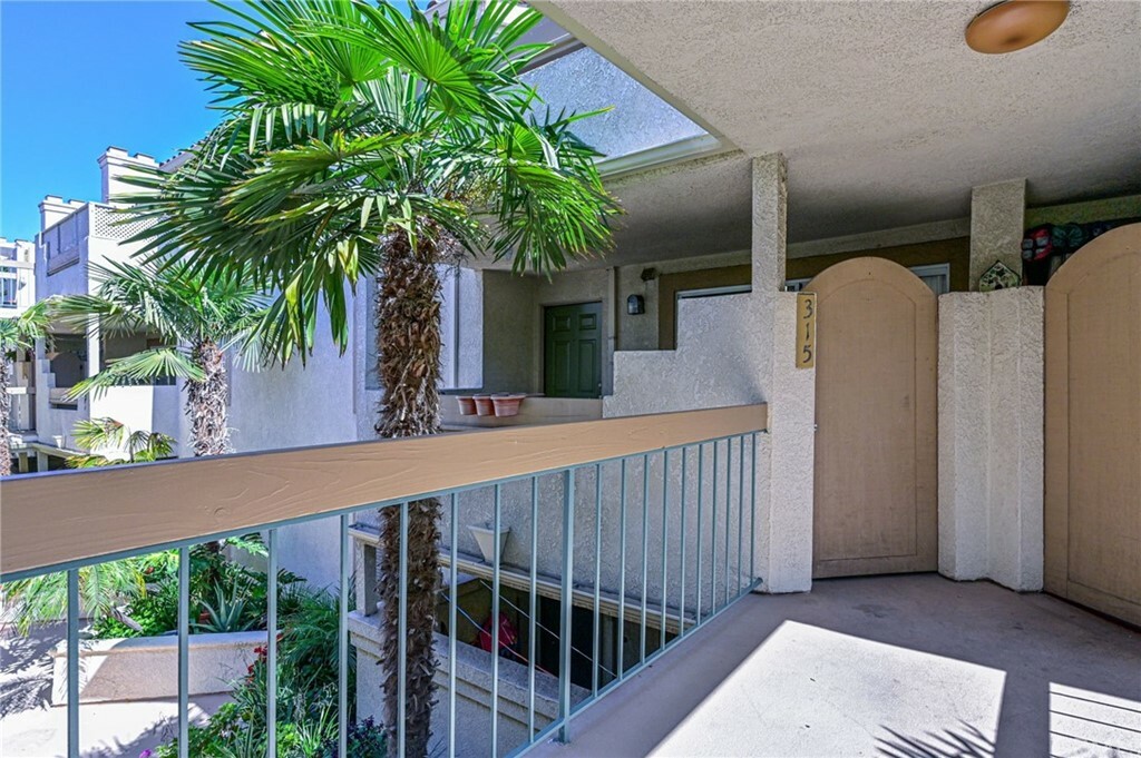 Property Photo:  3605 E Anaheim Street 315  CA 90804 