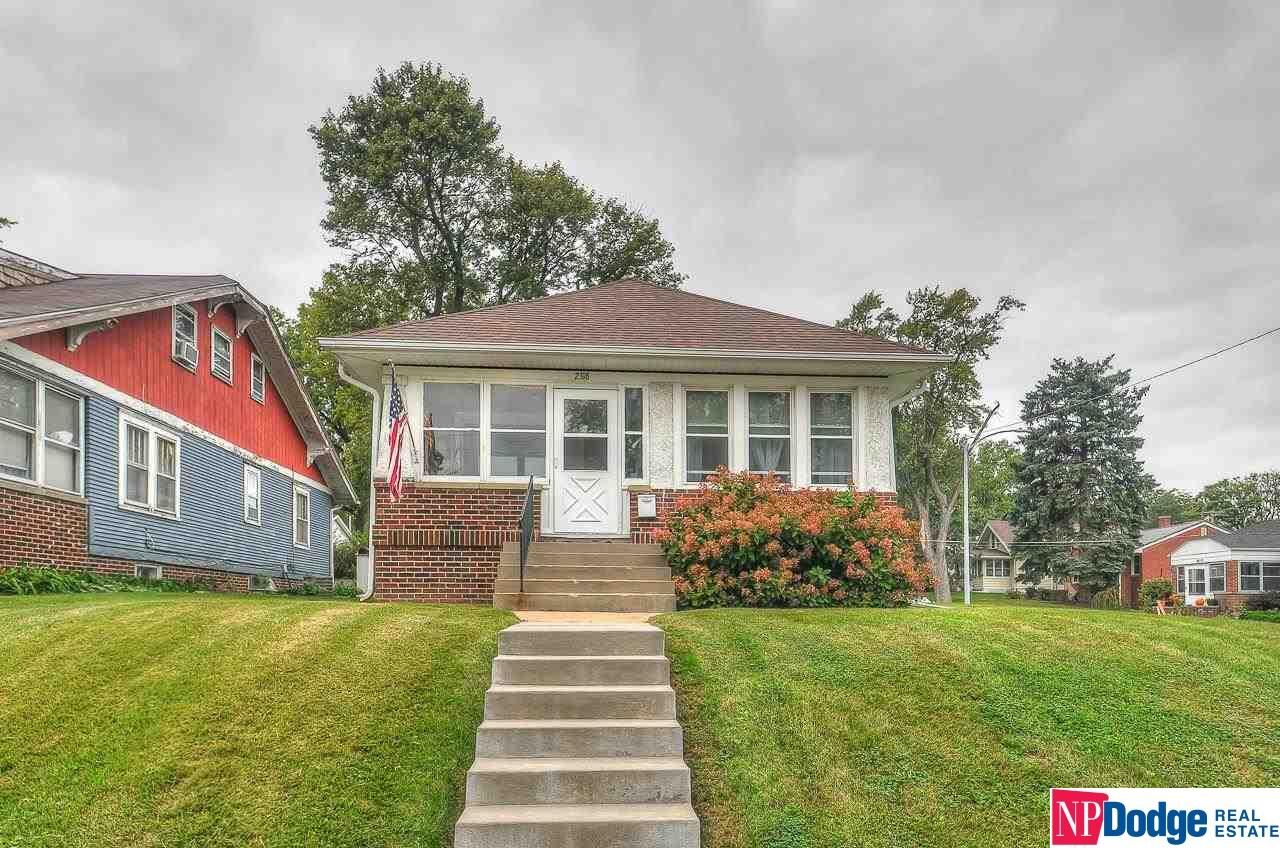 Property Photo:  2318 N 48th  NE 68104 