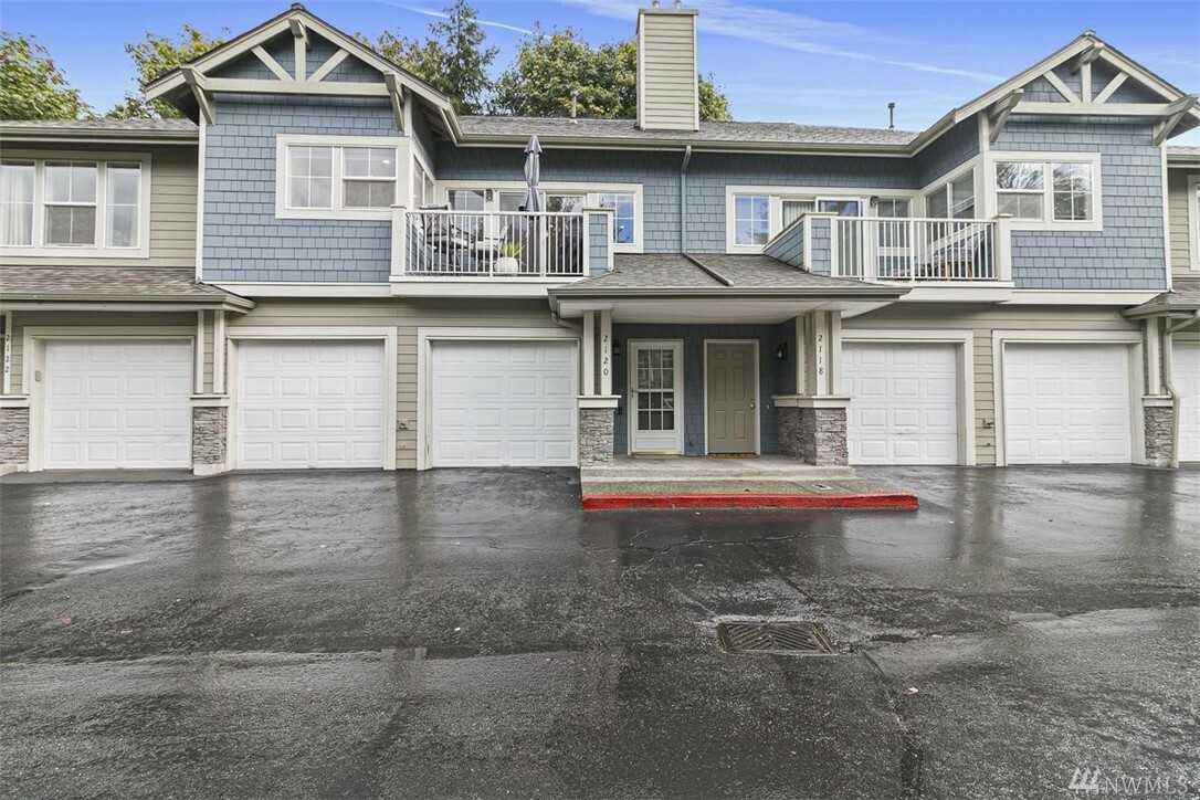 Property Photo:  2120 Newport Wy NW 8-3  WA 98027 