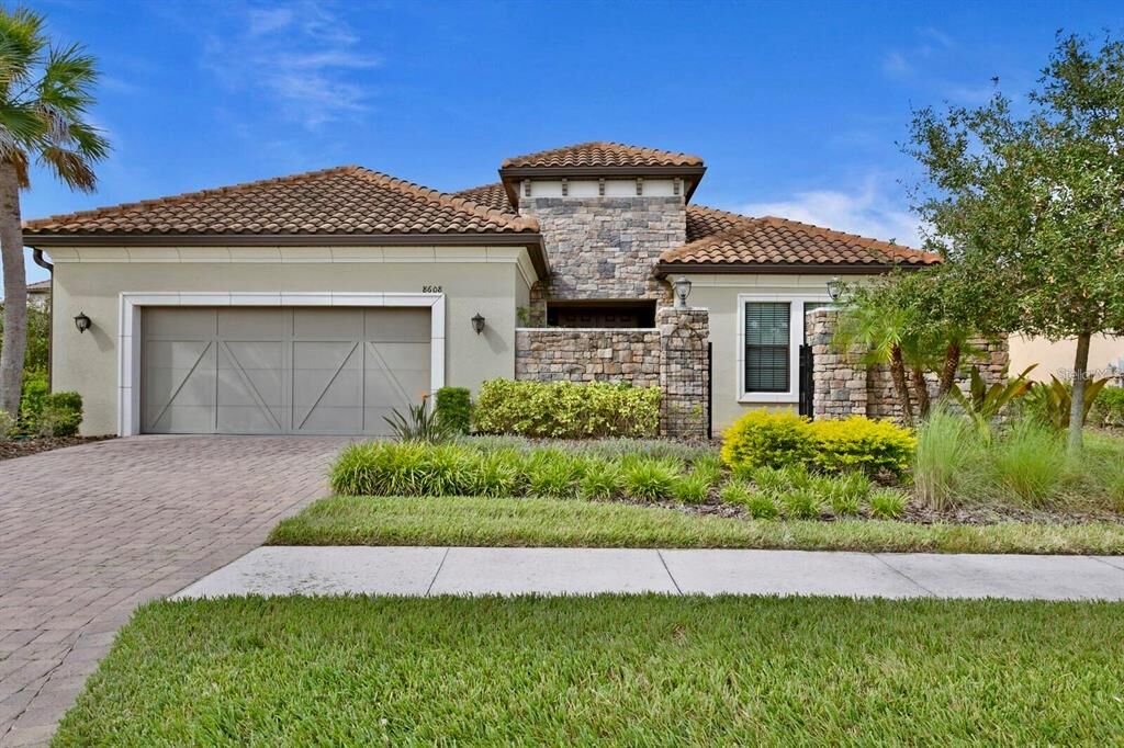 Property Photo:  8608 Sorano Villa Drive  FL 33647 