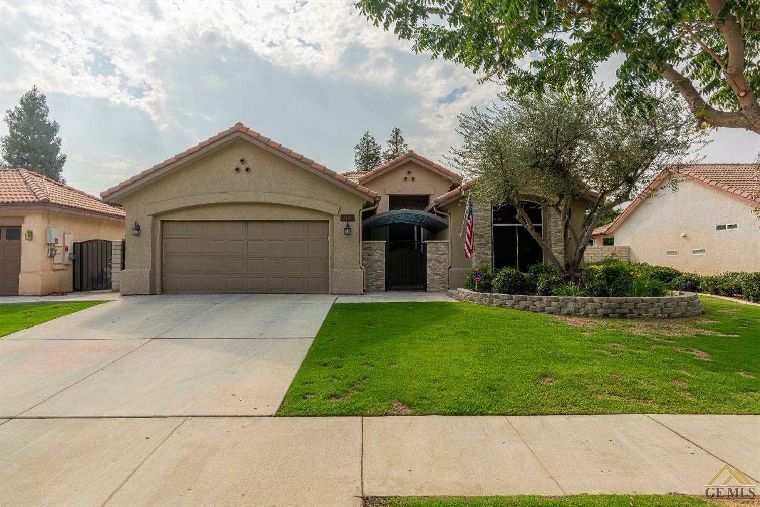 Property Photo:  2405 Snowdrop Drive  CA 93311 