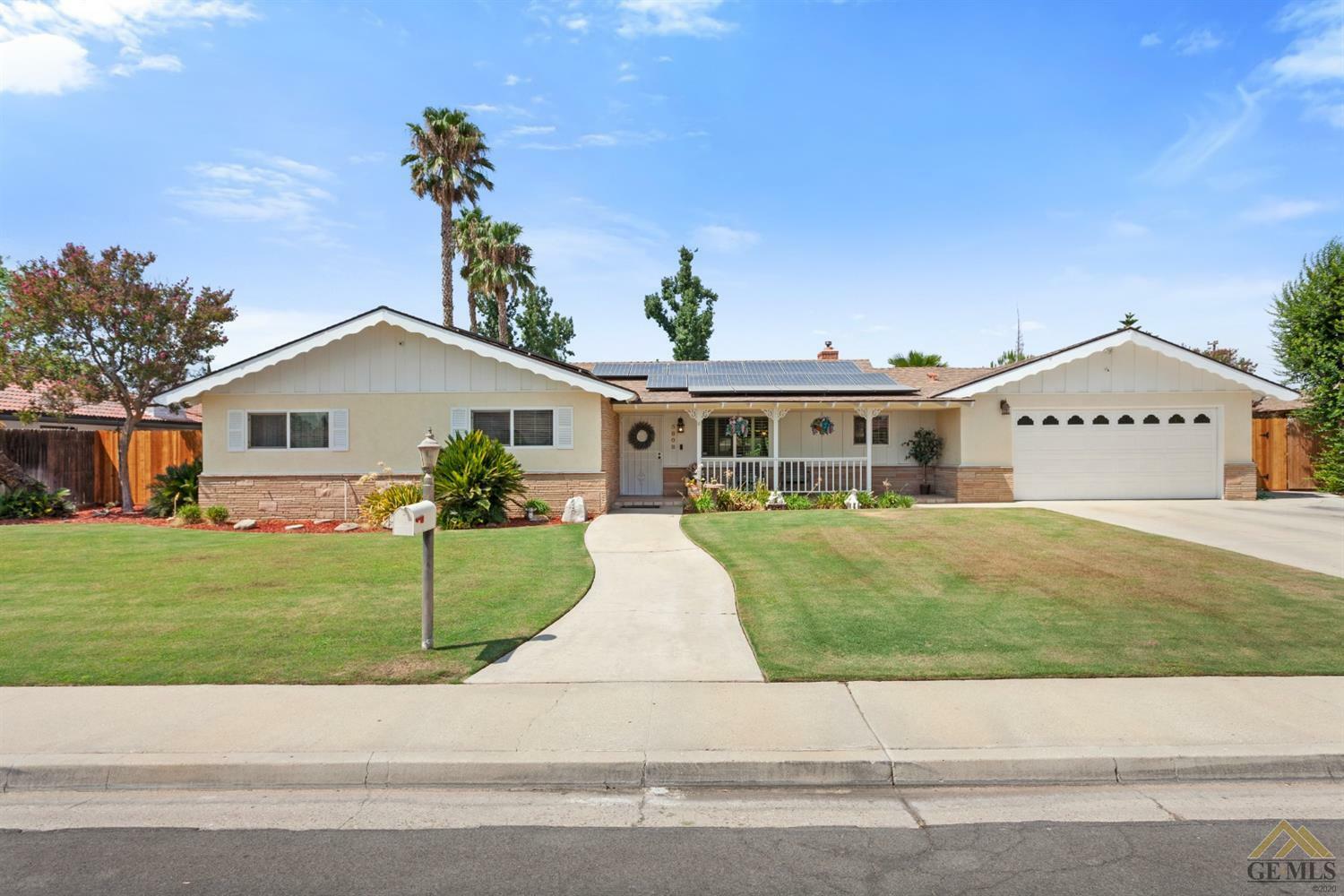 Property Photo:  5808 Carter Avenue  CA 93308 