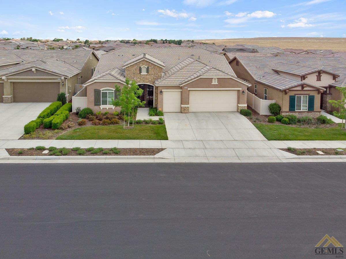 Property Photo:  9805 Kingsport Place  CA 93306 