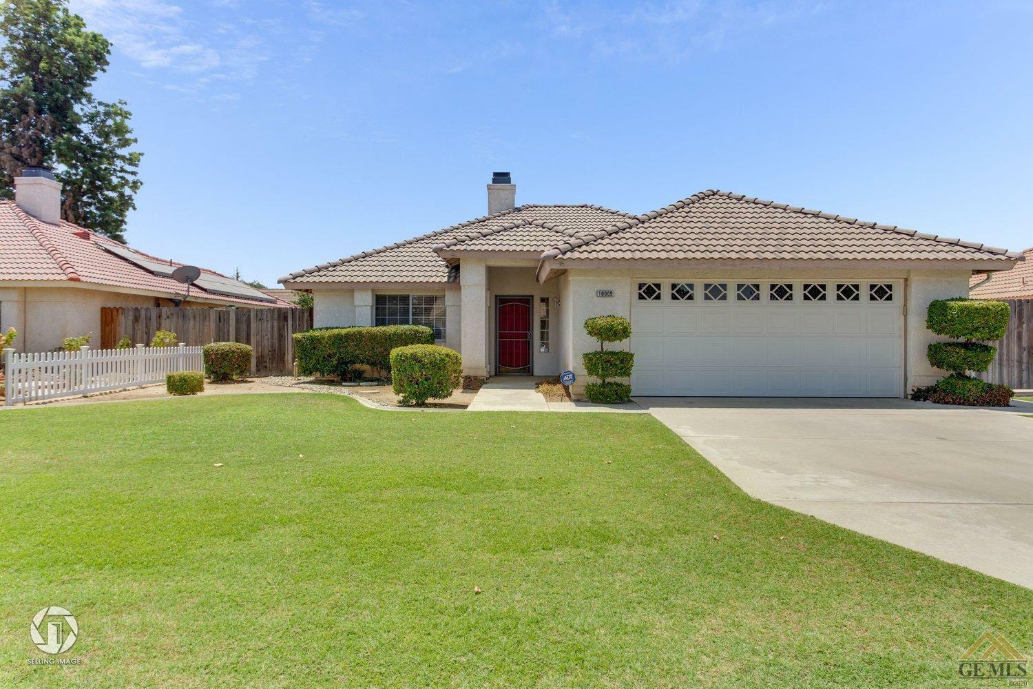 Property Photo:  10009 Mark Twain Avenue  CA 93312 