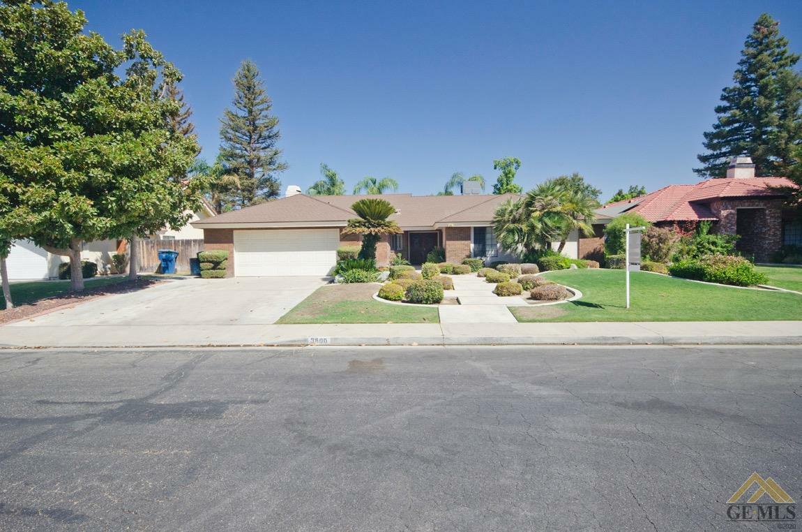 Property Photo:  9800 Mesa Oak Drive  CA 93311 