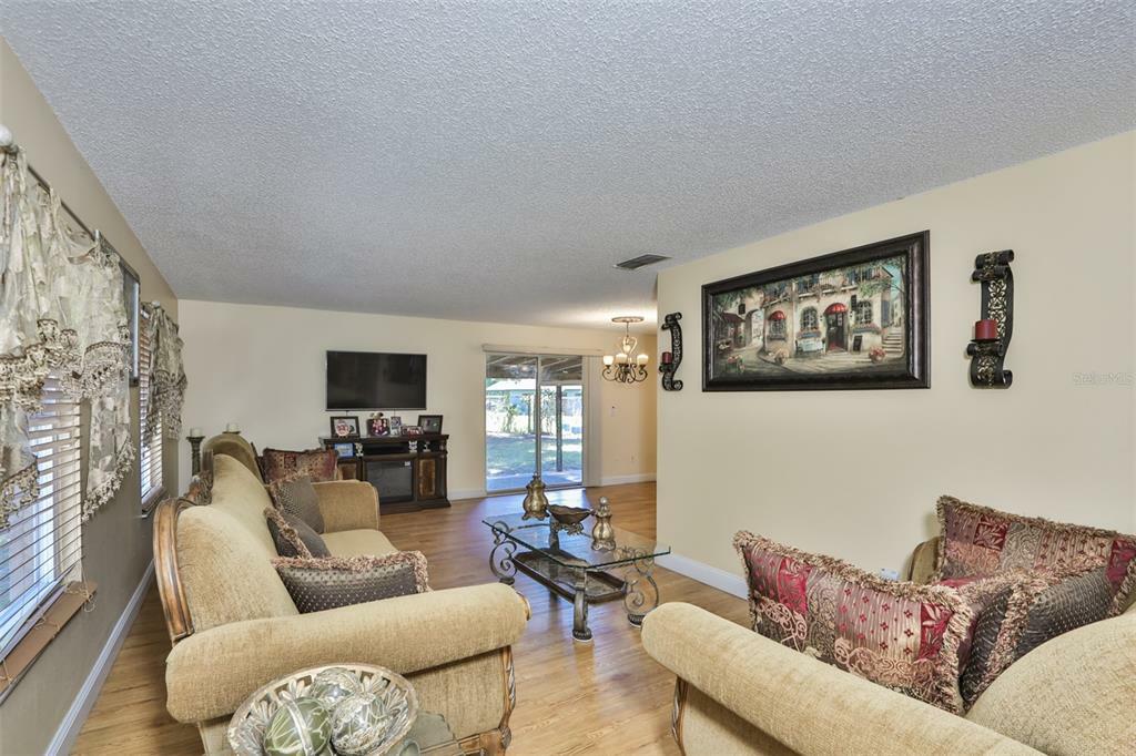 Property Photo:  1508 Fish Fin Court  FL 33619 